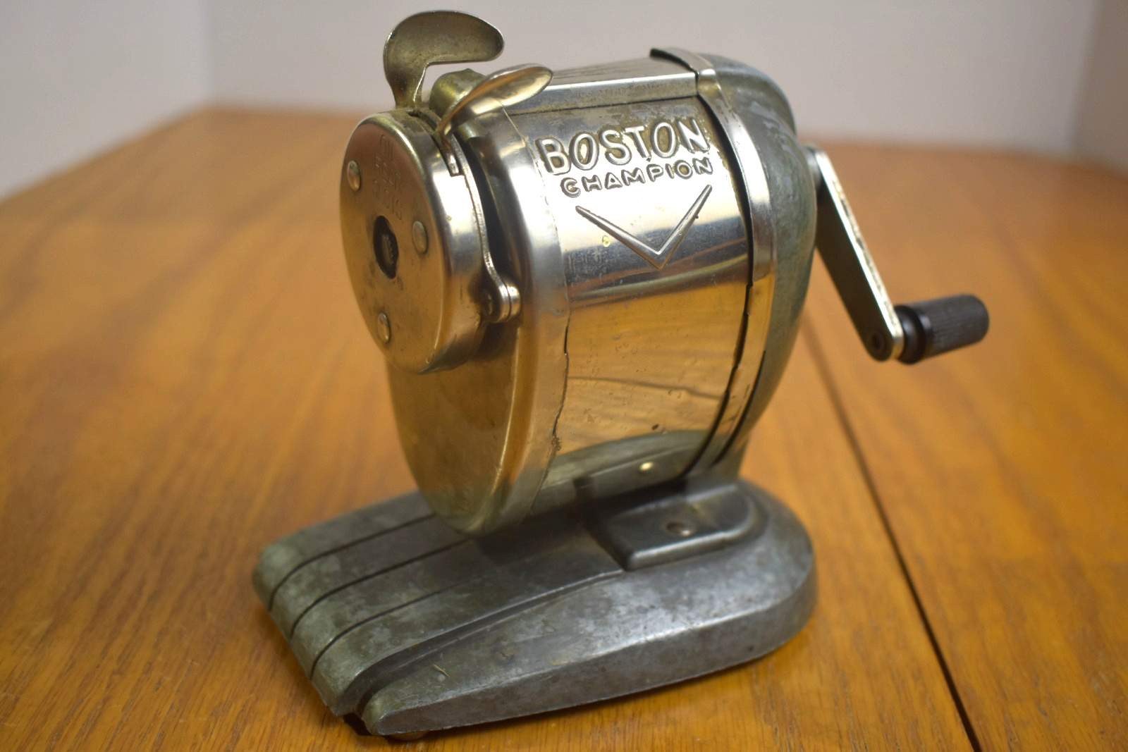 Vtg Boston Champion Pencil Sharpener Desktop w/ Pinch Feed Hand Crank Works