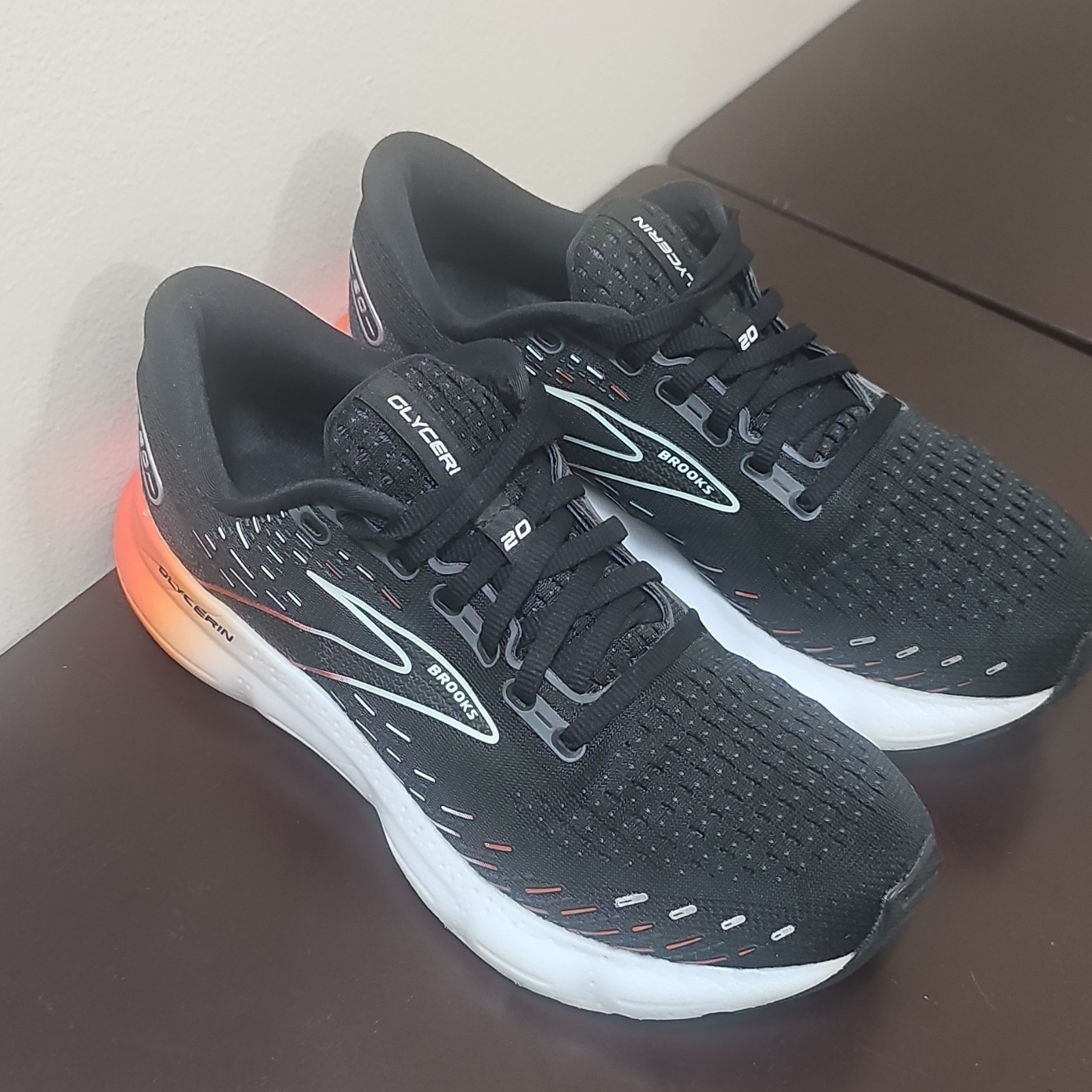 Brooks Glycerin 20 Men's Size 9.5 Running Shoes Black White Orange Lace Up