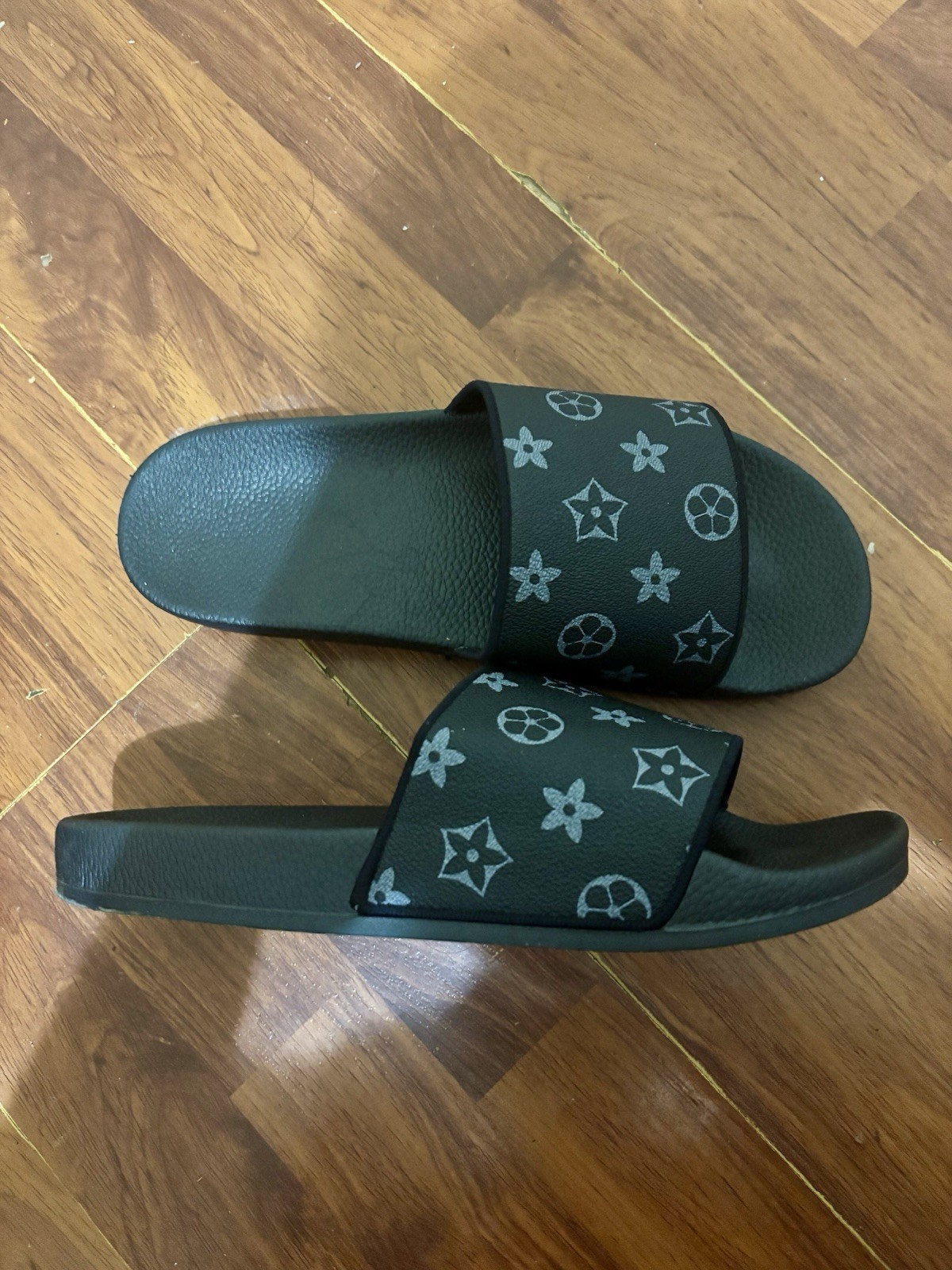 Louis Vuitton Monogram Slides Size (Us 9.5)