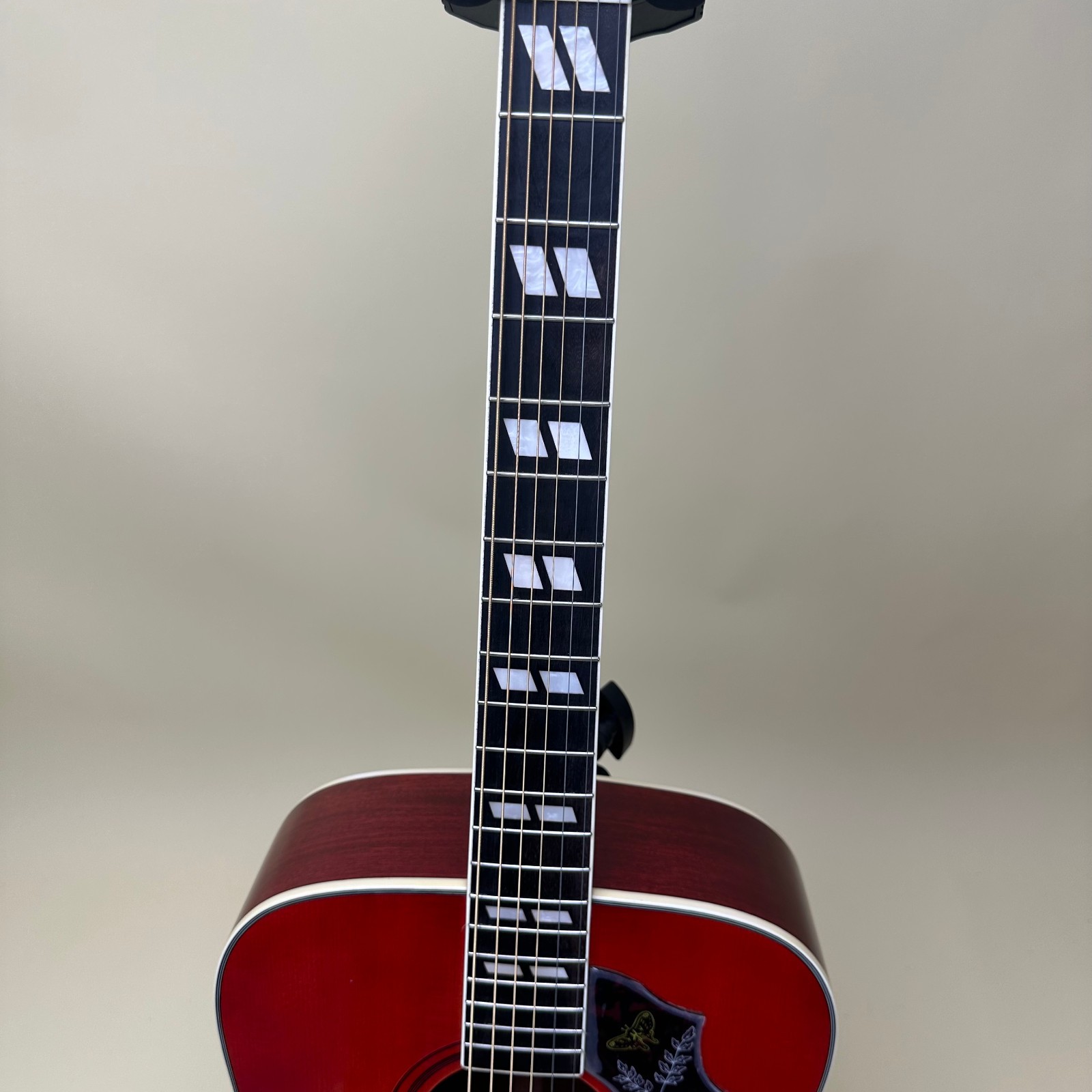 Hummingbird Pro model acoustic guitar/solid spruce surface, cherry /from US