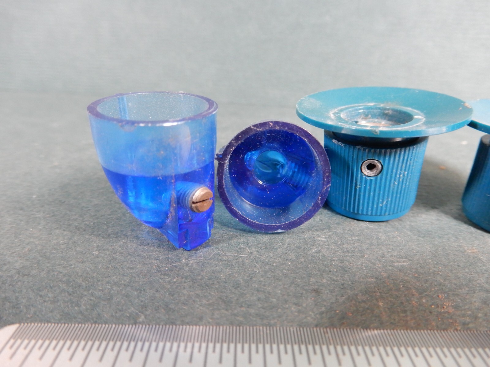 Vintage Blue Chicken Head Knobs (2) Plus Four Blue Skirted Pointer Knobs Unusual