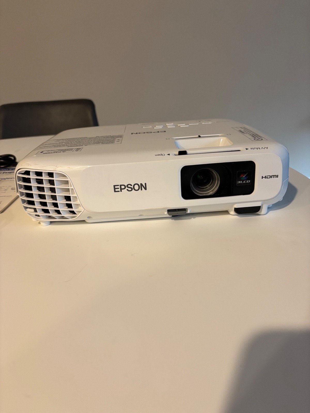 Epson EX3220 SVGA Tri-LCD Projector 3000 Lumens with Only 51 Lamp Hours!