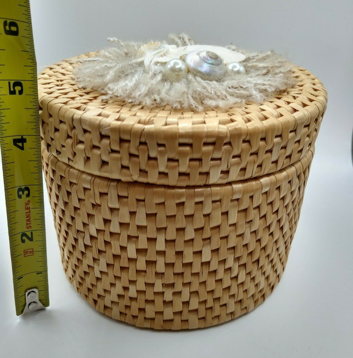 Woven Round Basket with lid and Sand dollar Periwinkle shell Beads Yarn