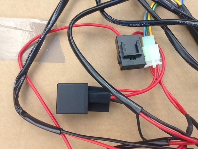 UNIVERSAL MOTORCYCLE INDICATOR WIRING LOOM HARNESS KIT RELAY 4 X INDICATORS