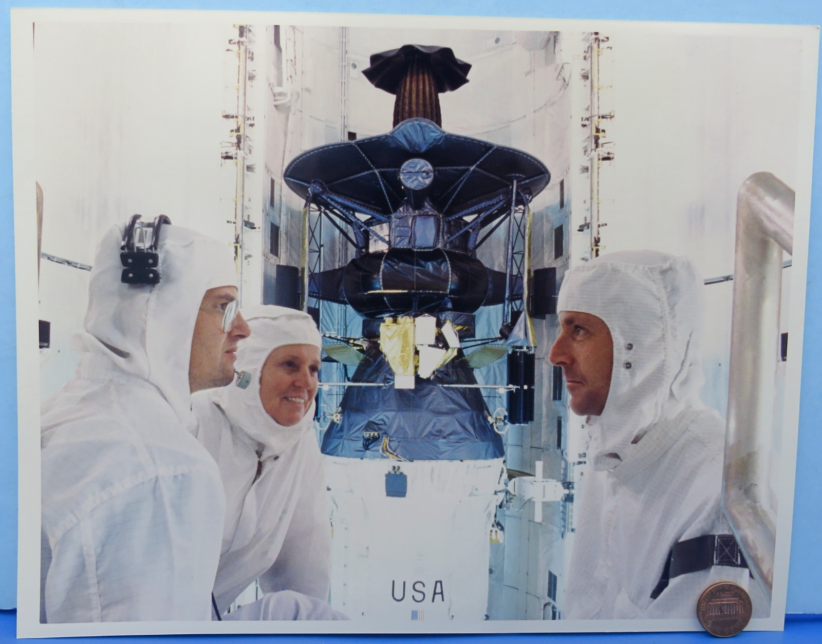 NASA Press PHOTO vtg STS-34 Atlantis Galileo Probe Techs Final Closeouts A