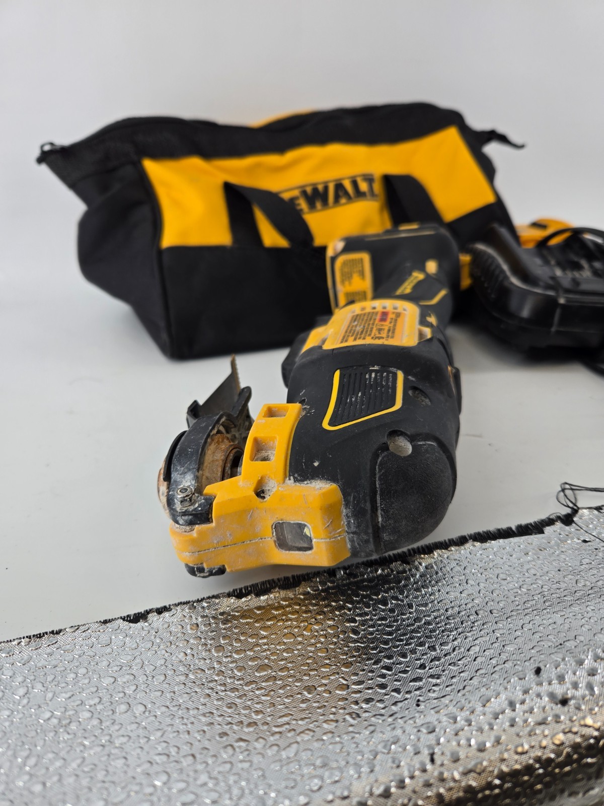 DEWALT DCS354 Cordless Oscillating Multi-Tool with 3Ah Battery & Charger