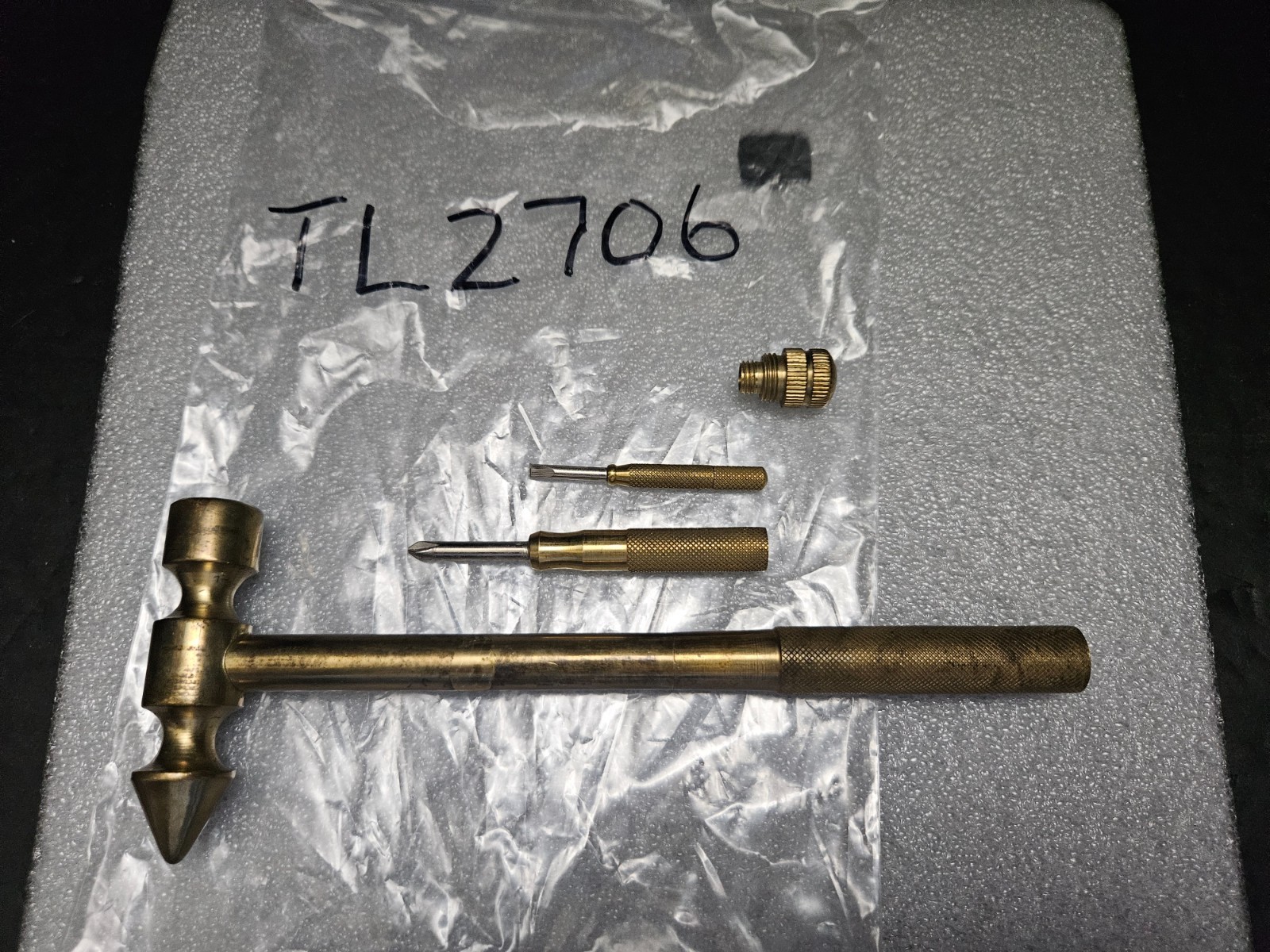 VTG NESTING HAMMER WITH 2 SCREDRIVERS IN THE HANDLE - & + (TL2706)