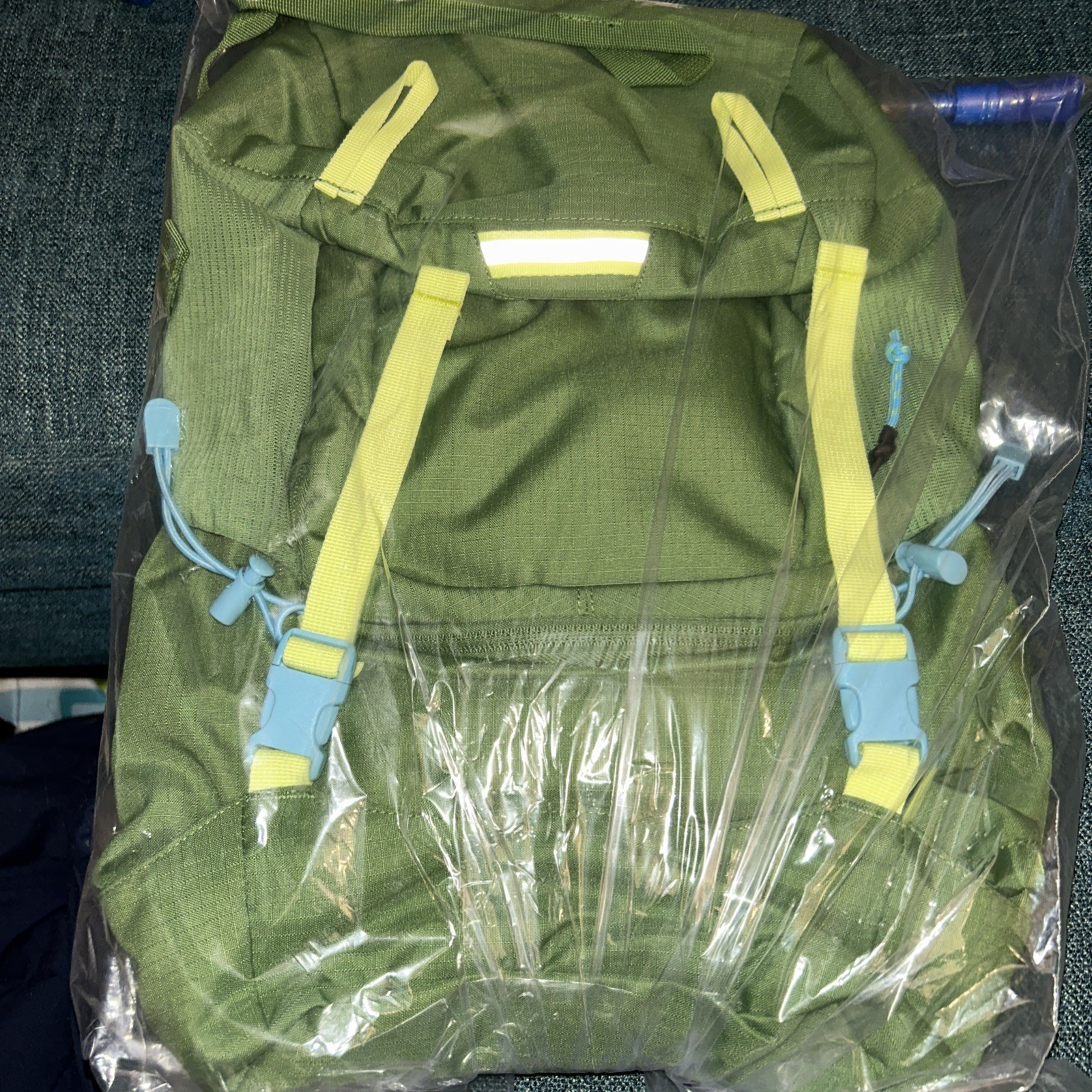 Embark Backpack Hiking Camping Cycling Bladder Green 20L Hydration Pack