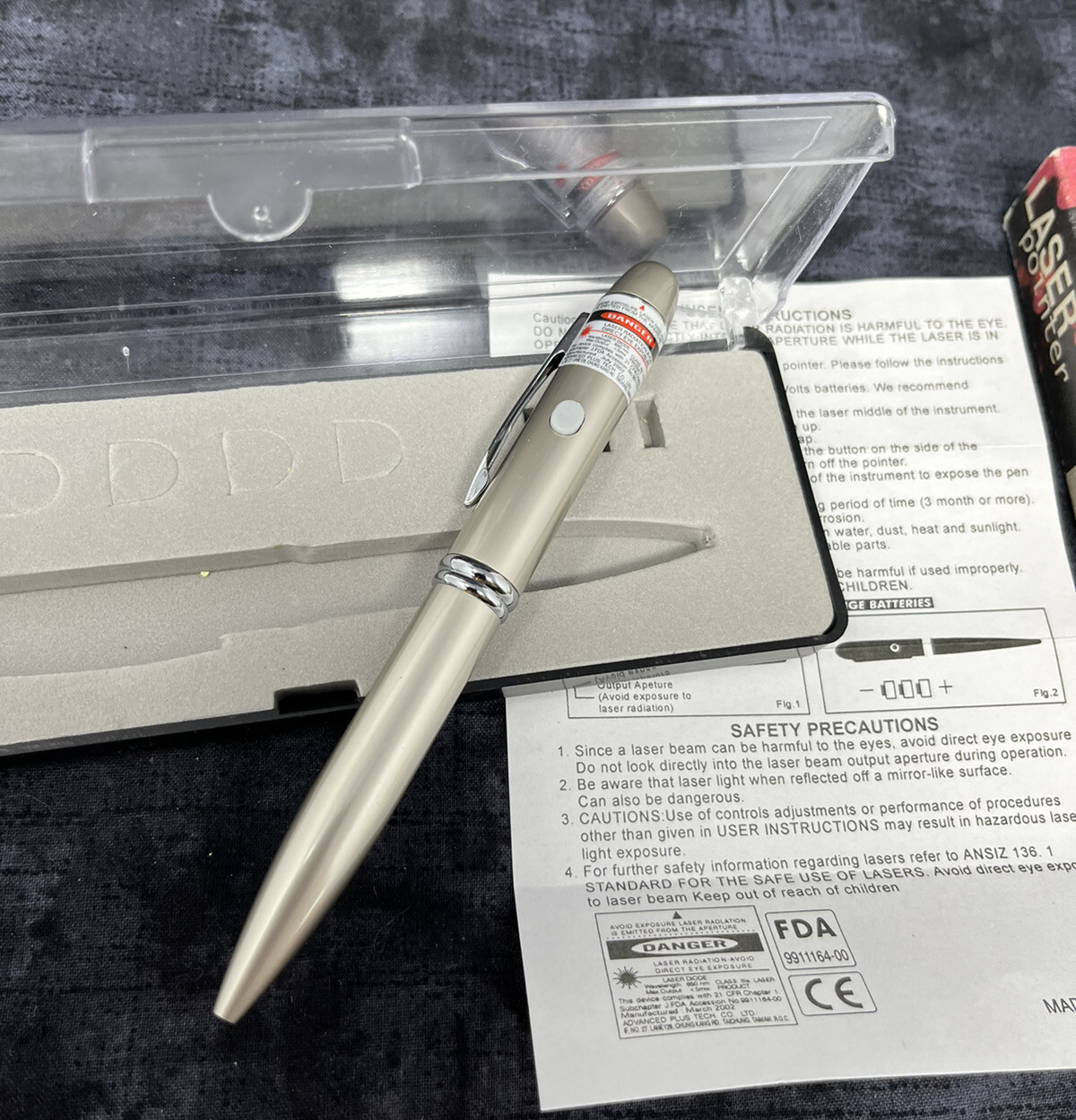 Collectible L Pointer w original recyclable box Collectable office presentation