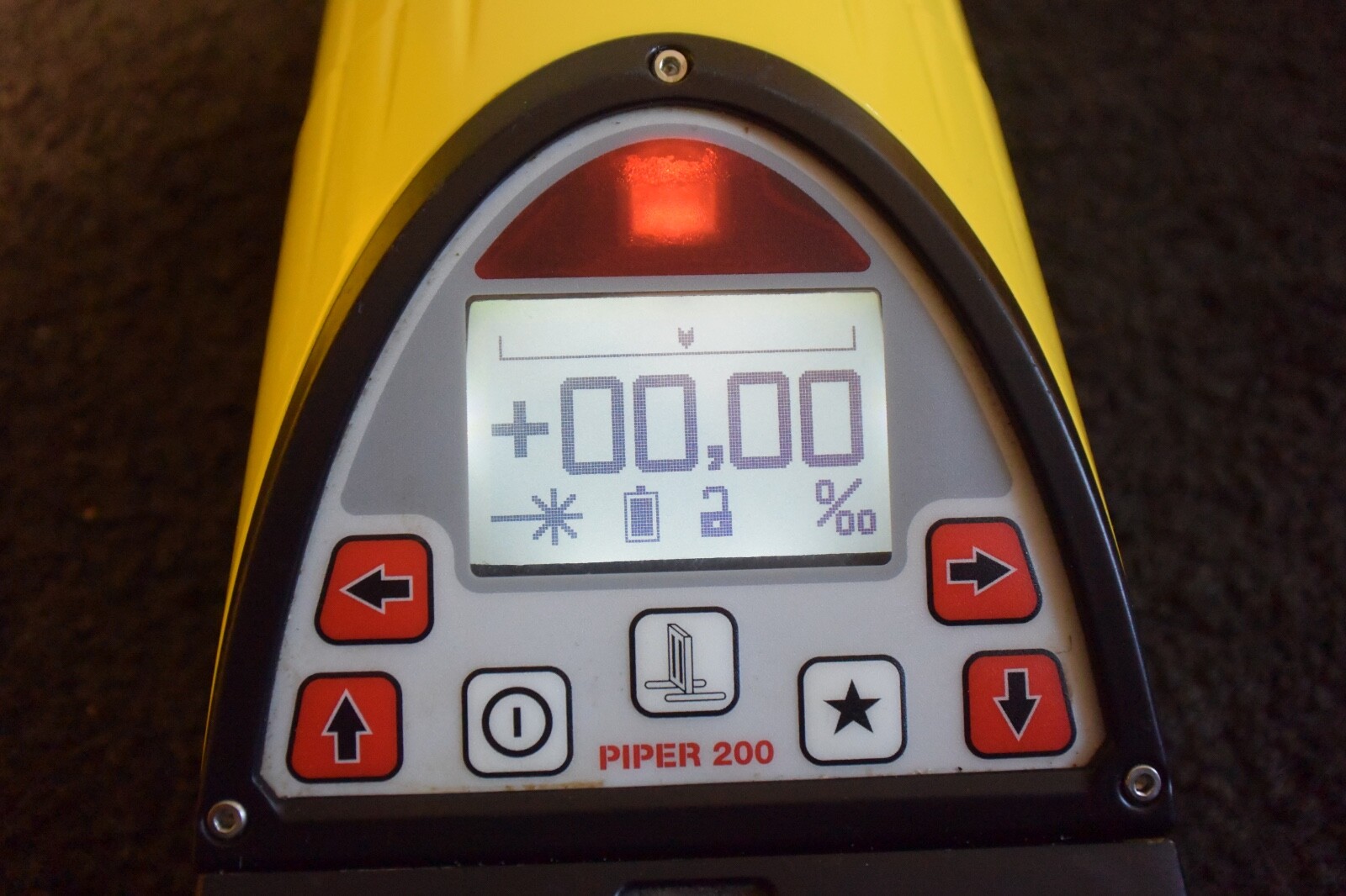 Leica Model Piper 200G Green Beam Straight Pipe Laser with 4 Sets of Legs CLEAN!