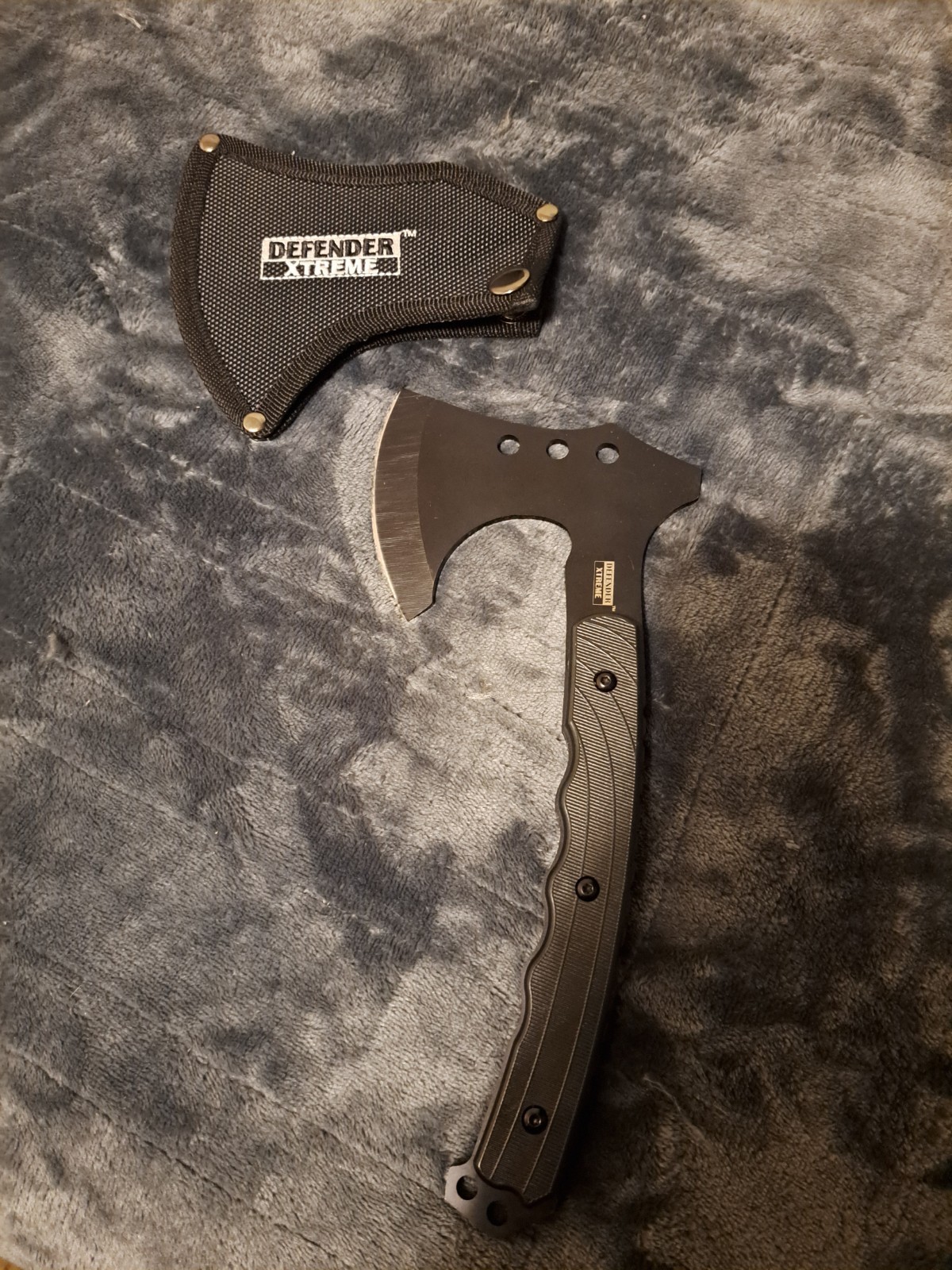 Defender Extreme Hatchet
