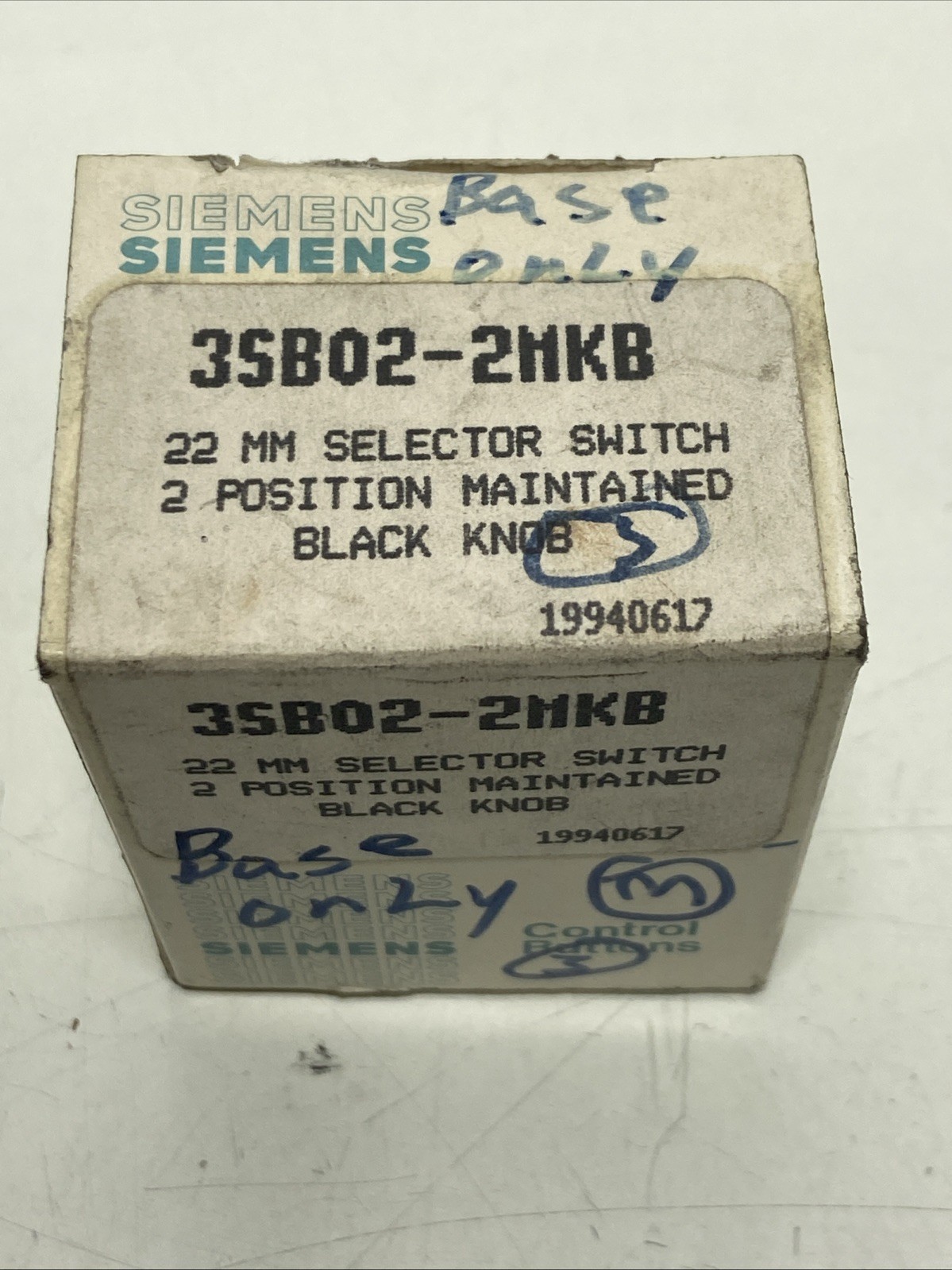 NEW SIEMENS 3SB02-2MKB 2 POSITION SELECTOR SWTCH Base Only 22MM BLACK