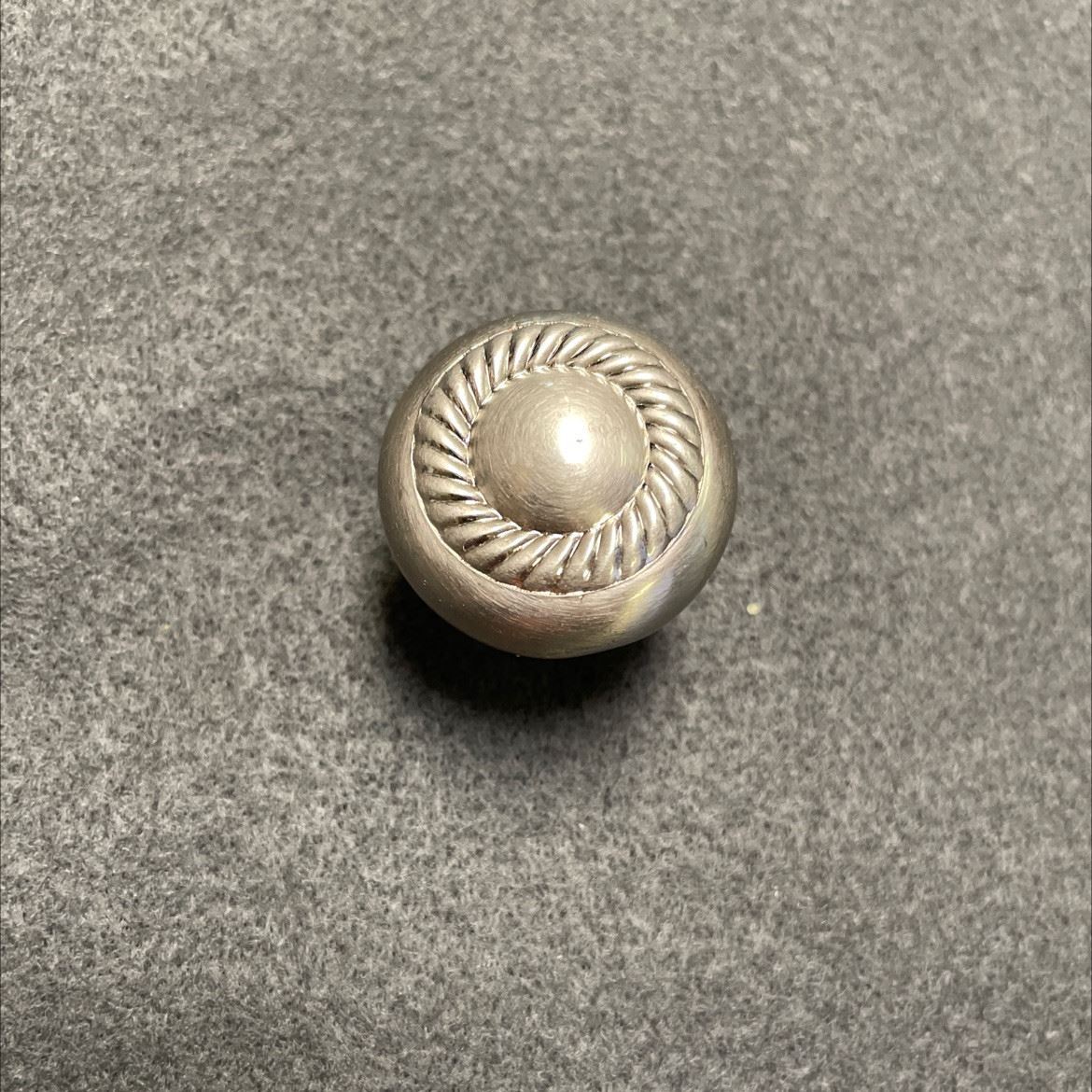 1-1/4" Knob Rope Design Satin Nickel