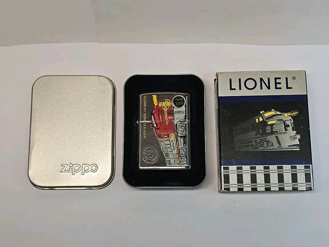 ZIPPO 1998 SANTA FE F3 DIESEL LOCOMOTIVE CHROME LIGHTER UNFIRED IN BOX K800