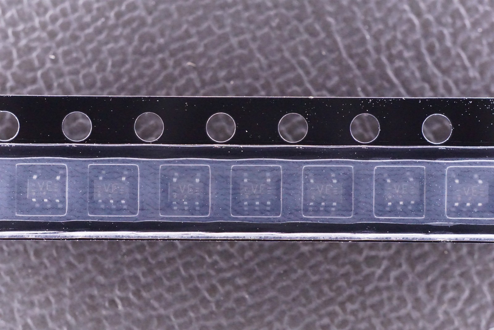Lot of 20 x 74LVC1G08GW,125 NXP Single AND Logic Gate 2 Input 1 Ch SMT 5-TSSOP