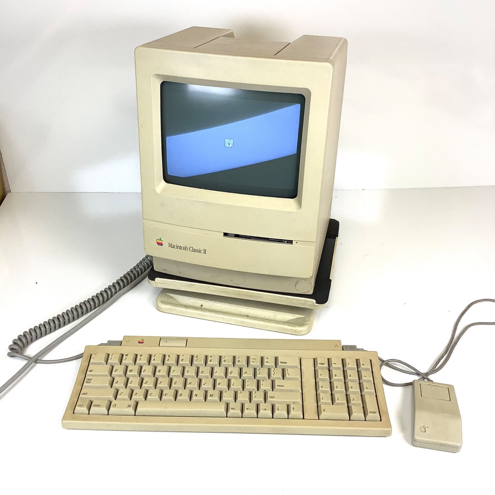 Vintage Apple Macintosh Classic II M4150 + Accessories M0487 AS IS Parts/Repair