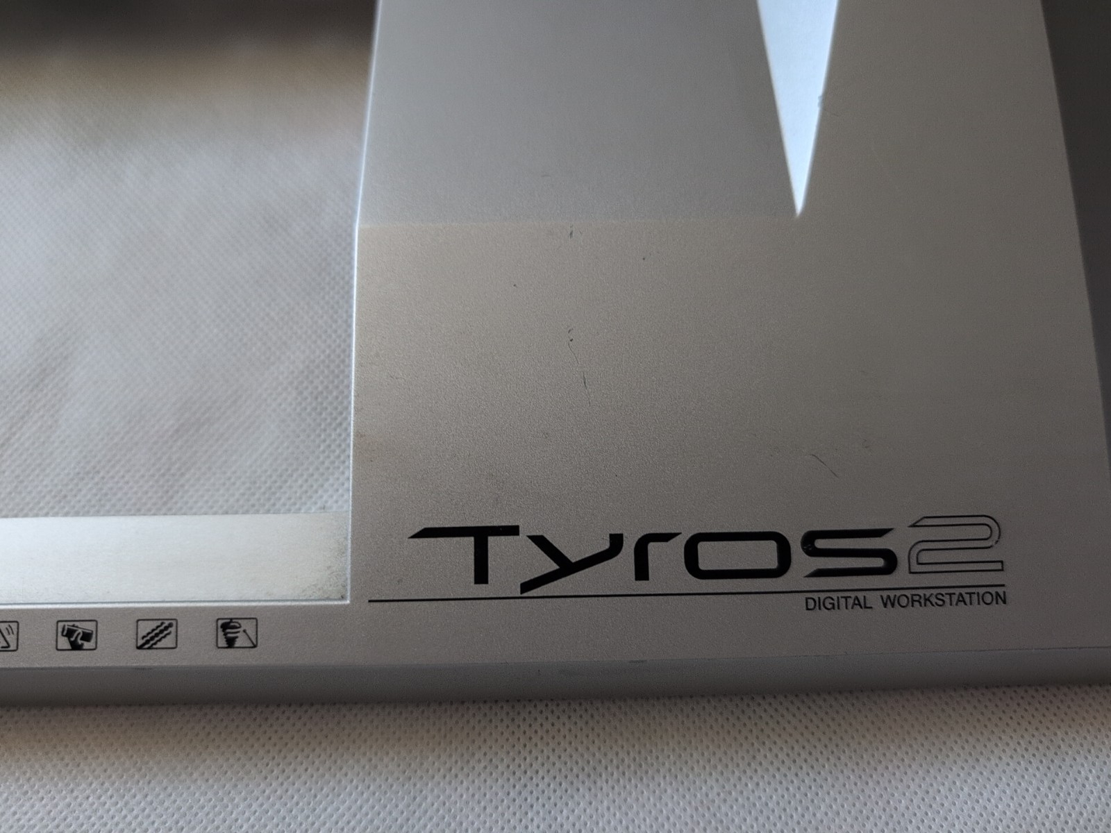 Yamaha Tyros 2 Arranger Keyboard Part - Front & Bottom Housing Covers