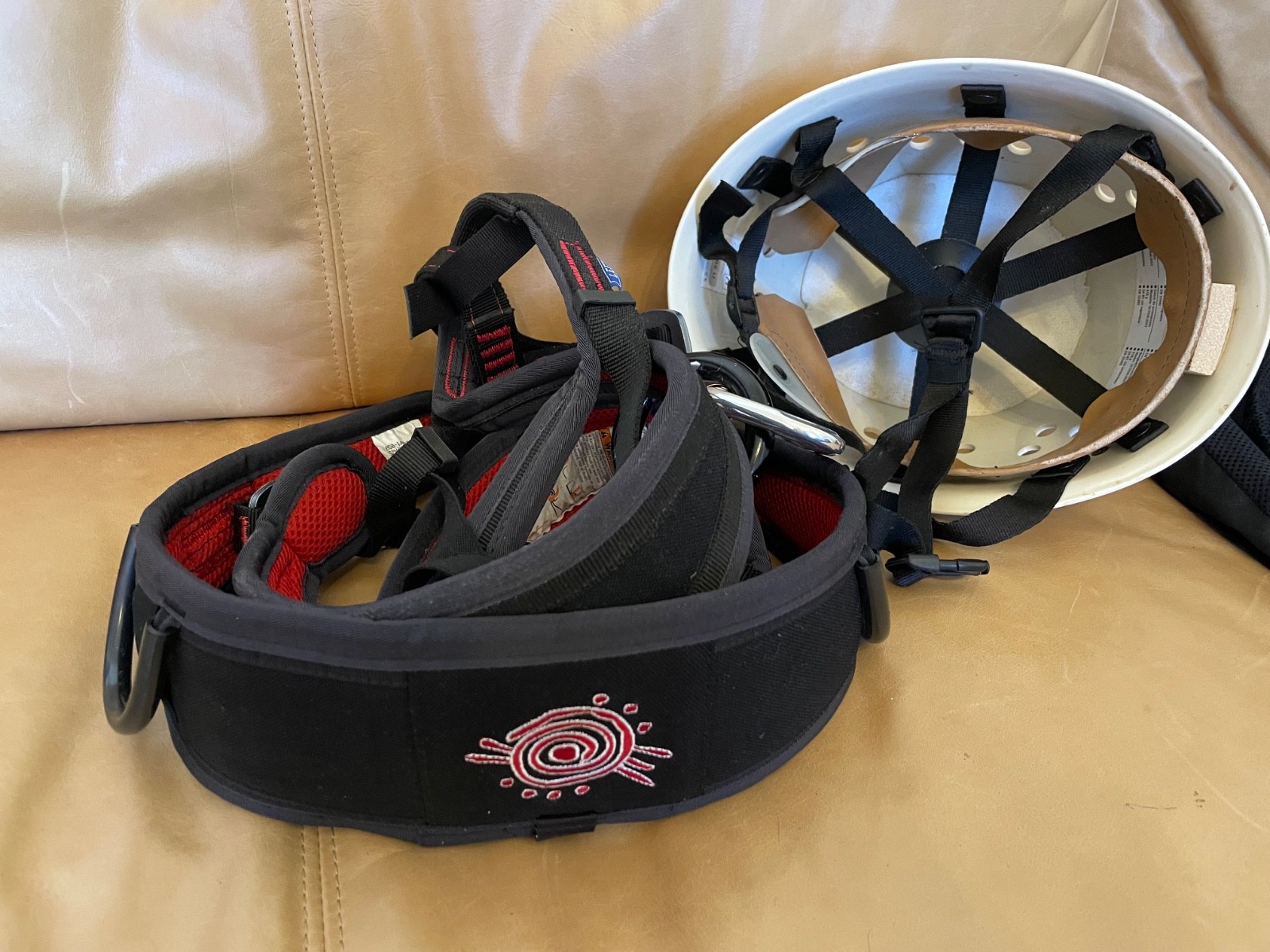 Singing Rock climbing harness (sit) in red