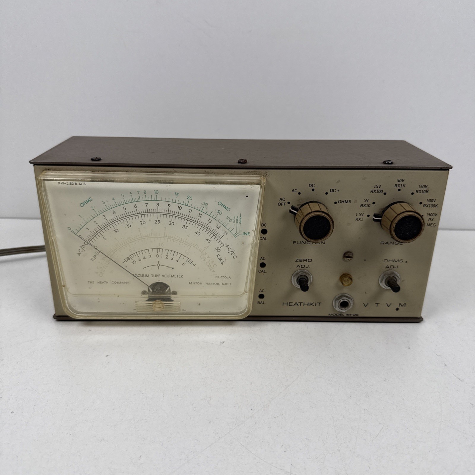 Heathkit Bench Style VTVM Model IM-28 Vacuum Tube Voltmeter Powers On /See Video