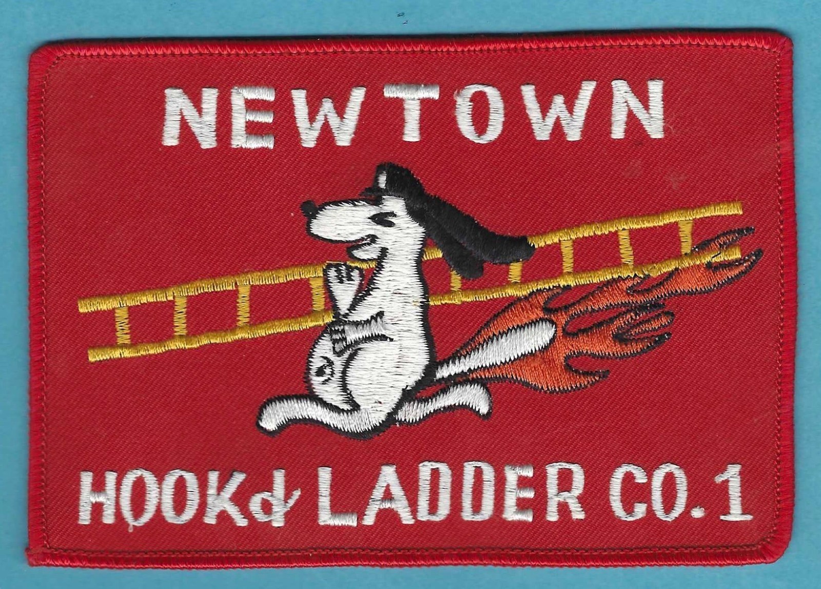 NEWTOWN CONNECTICUT VOLUNTEER HOOK & LADDER CAMPANY 1 FIRE PATCH