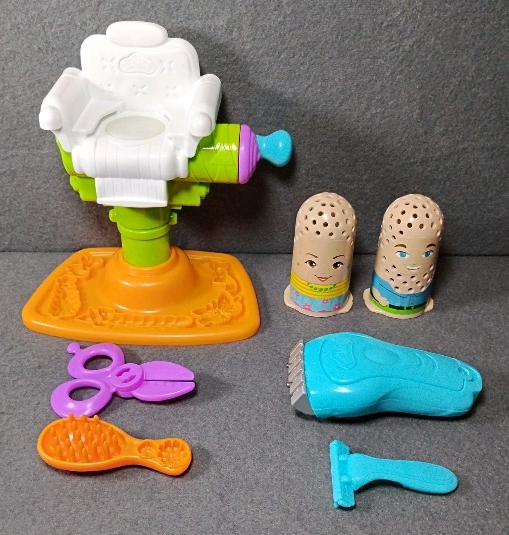 Play-Doh Buzz N Cut Fuzzy Pumper Barber Beauty Shop Playset Shaver 2017 Hasbro