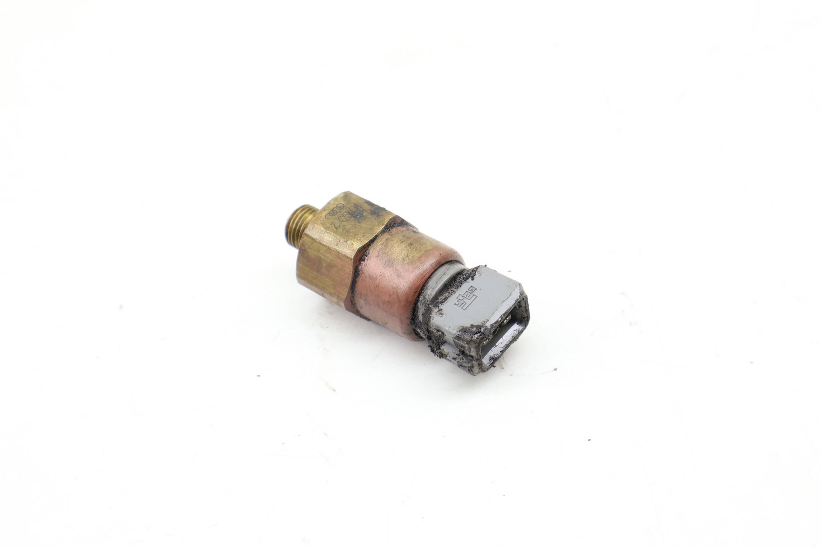 1992-1994 VW EUROVAN - OIL Pressure Sensor 255919081A