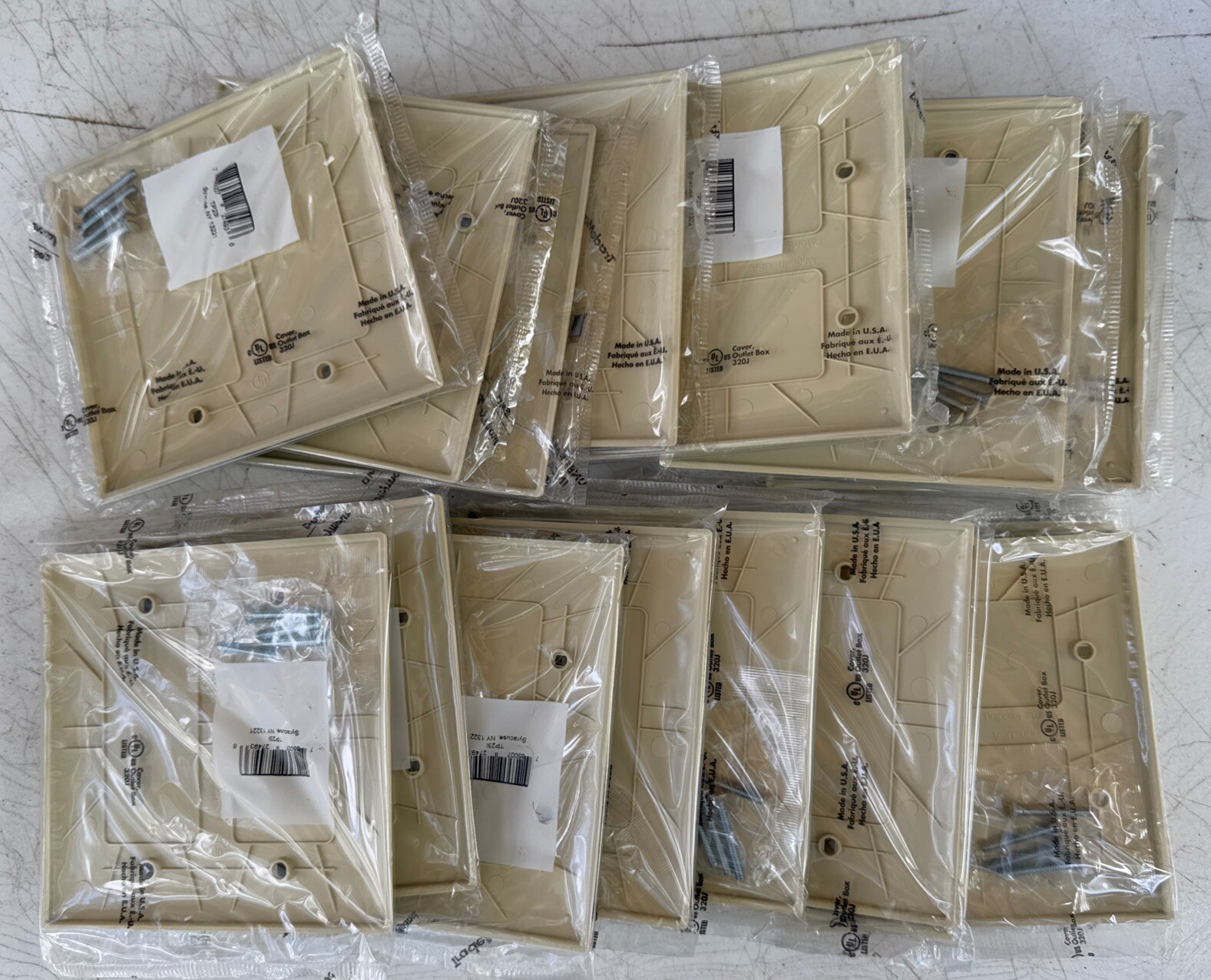 Lot of 20 Pass & Seymour, TP23-I 2 Gang Ivory Thermoplastic Blank Wall Plate NEW