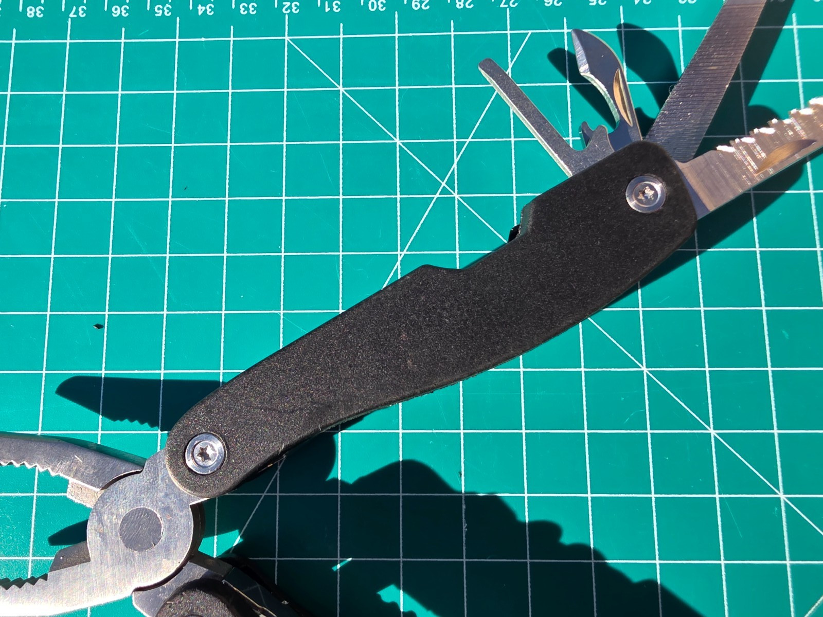 SmartGear Multi-Tool Black Stainless Steel LED Working Flashlight USB-C