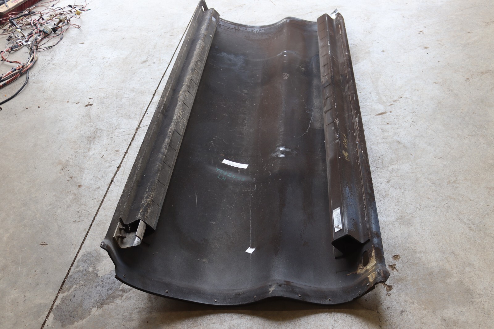 96-2010 KENWORTH T2000 LEFT DRIVER SLEEPER CAB MIDDLE FAIRING PANEL COVER OEM