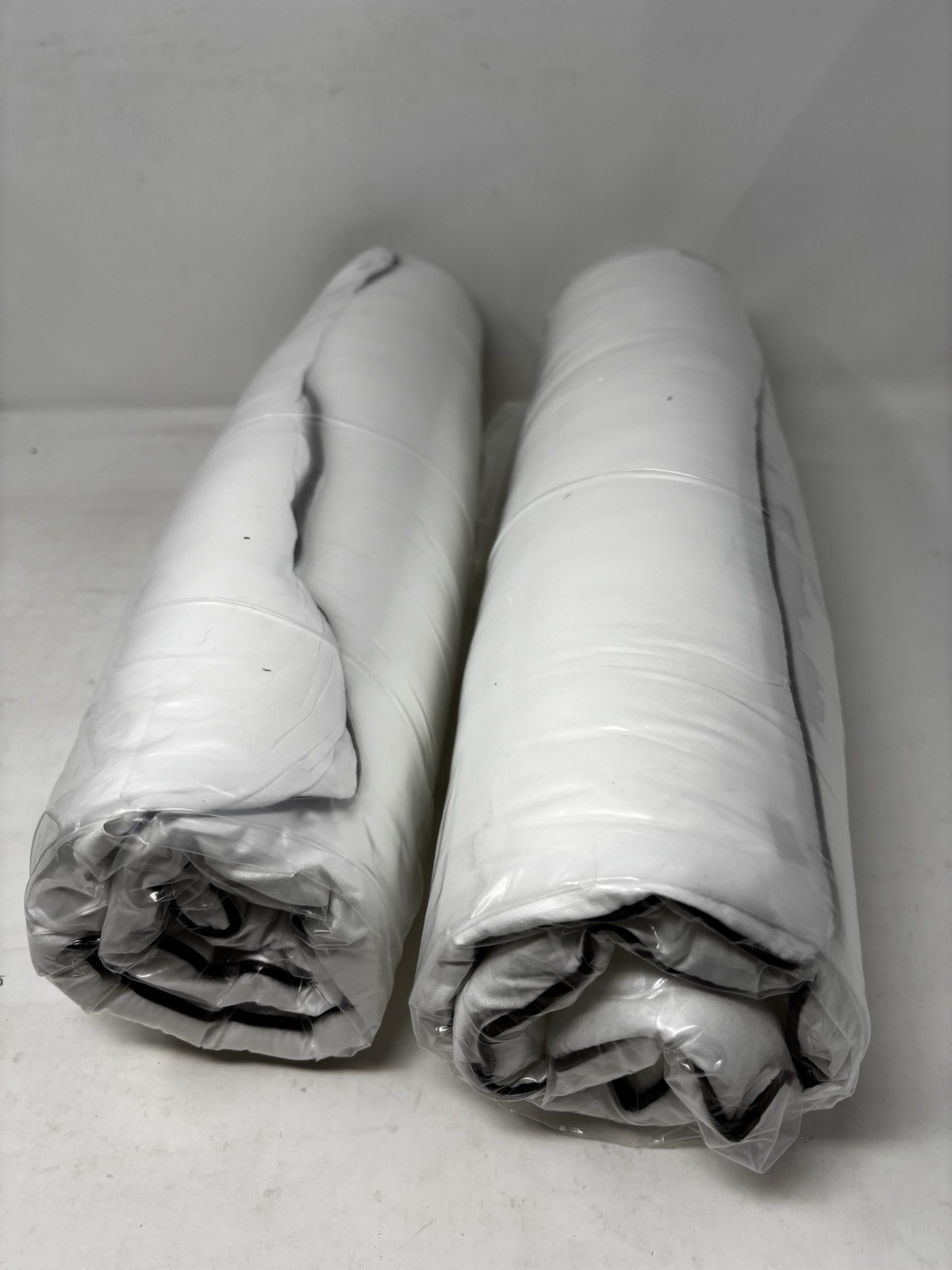 Bed Pillows Standard Size UNOPENED Jolly Vogue Premium 26 x 20 in NWT