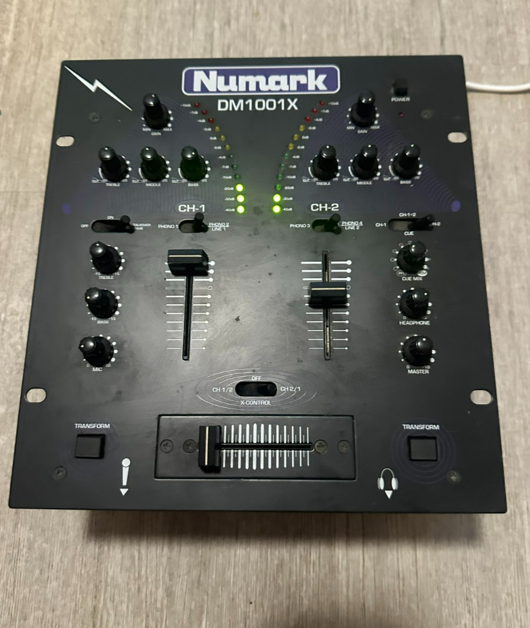 Numark DJ Mixer DM1001X