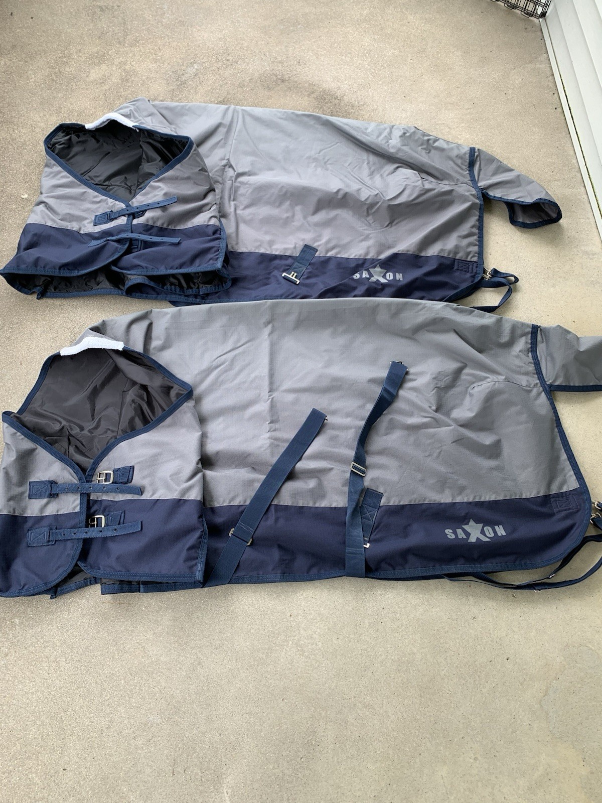 Saxon Turnout Horse Blankets Lot Of 2 (1) Med / (1) Lite Size 75”