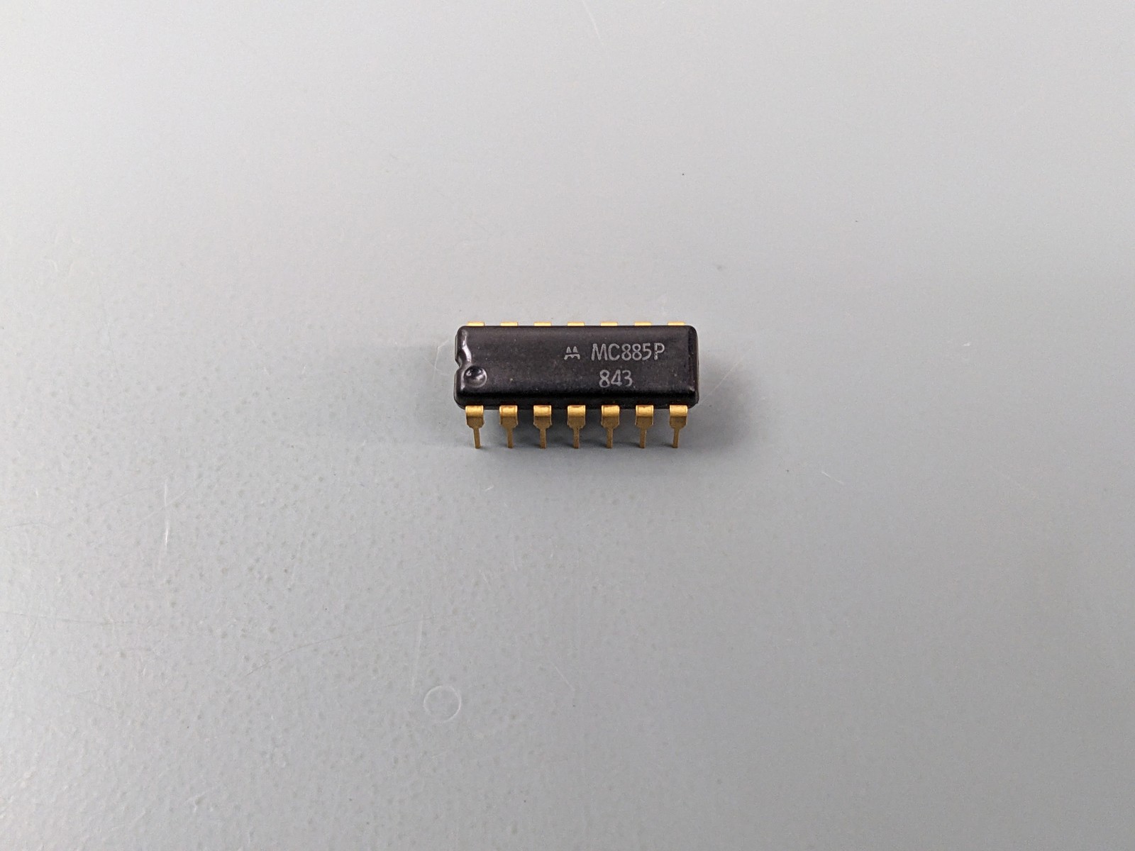 (2) Motorola MC885P MRTL Quad 2-Input Expander ICs