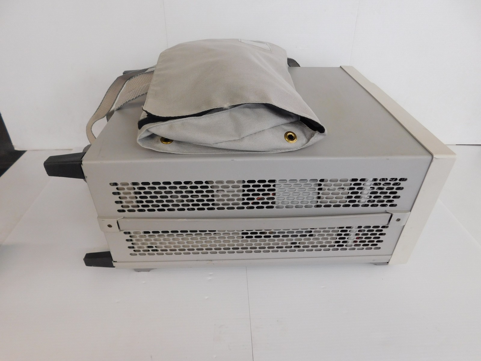 AGILENT 16702B LOGIC ANALYSIS SYSTEM W/ 16710A 8KSA ANALYZER (PPS85)