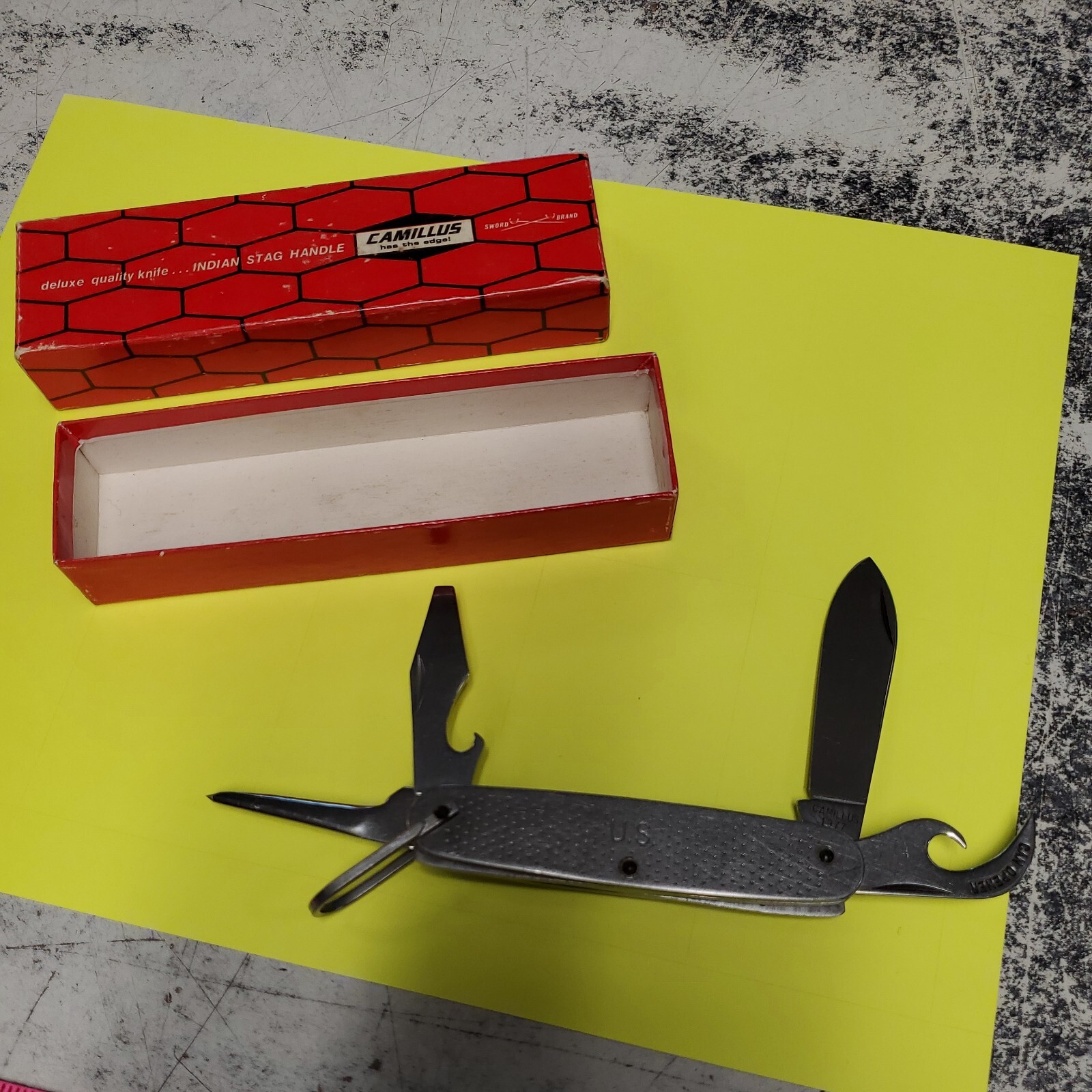 VINTAGE 1977 US MILITARY STAINLESS POCKET KNIFE & BOX
