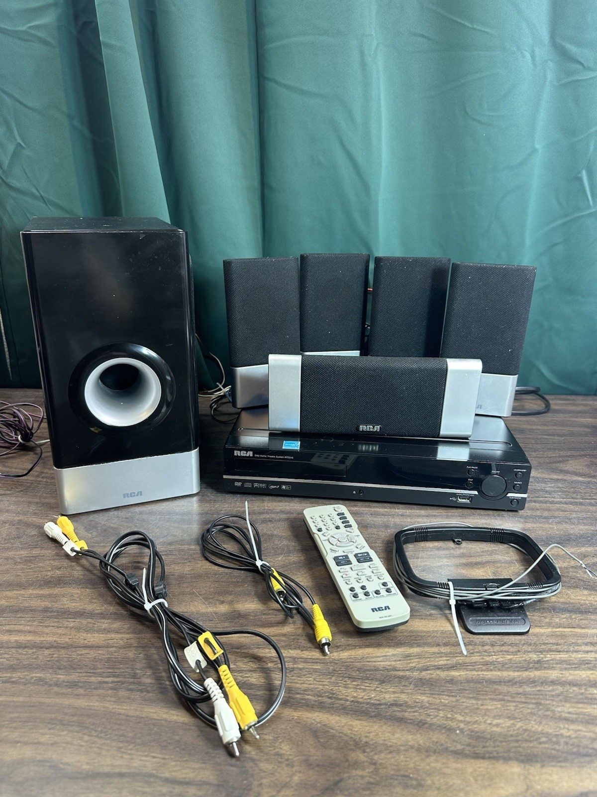 RCA DVD Home Theater System RTD215- Remote, Sub, 5 Speakers- WORKS✅