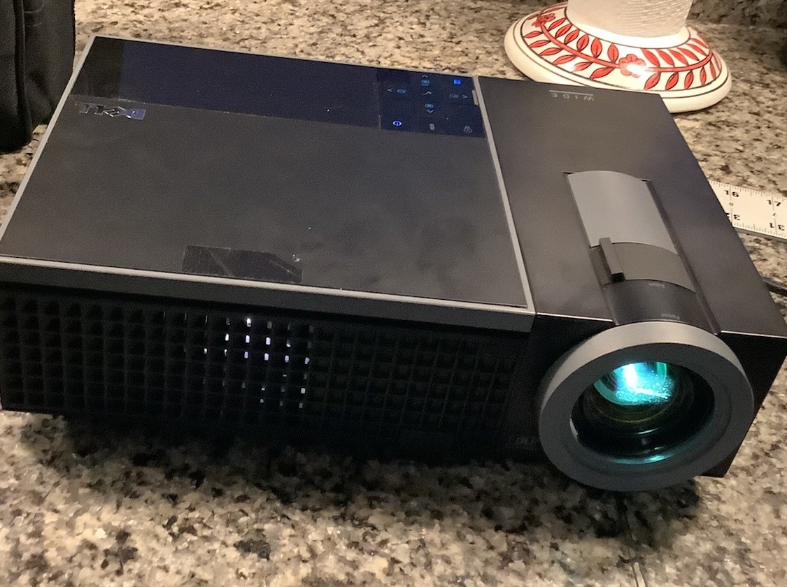 Dell 1610HD VGA DLP Front Conference Room Projector w/Lamp K1CG1 Soo81 04g 0138