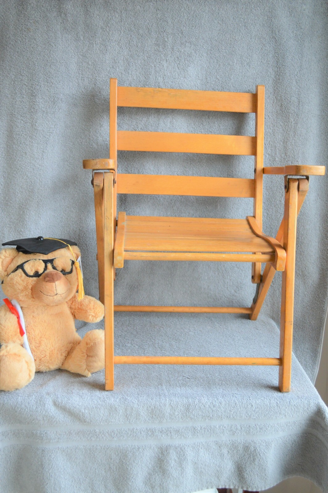 GENUINE VINTAGE NEVCO YUGOSLAVIA CHILD CHILDREN'S WOODEN FOLDING CHAIR~EXCELLENT