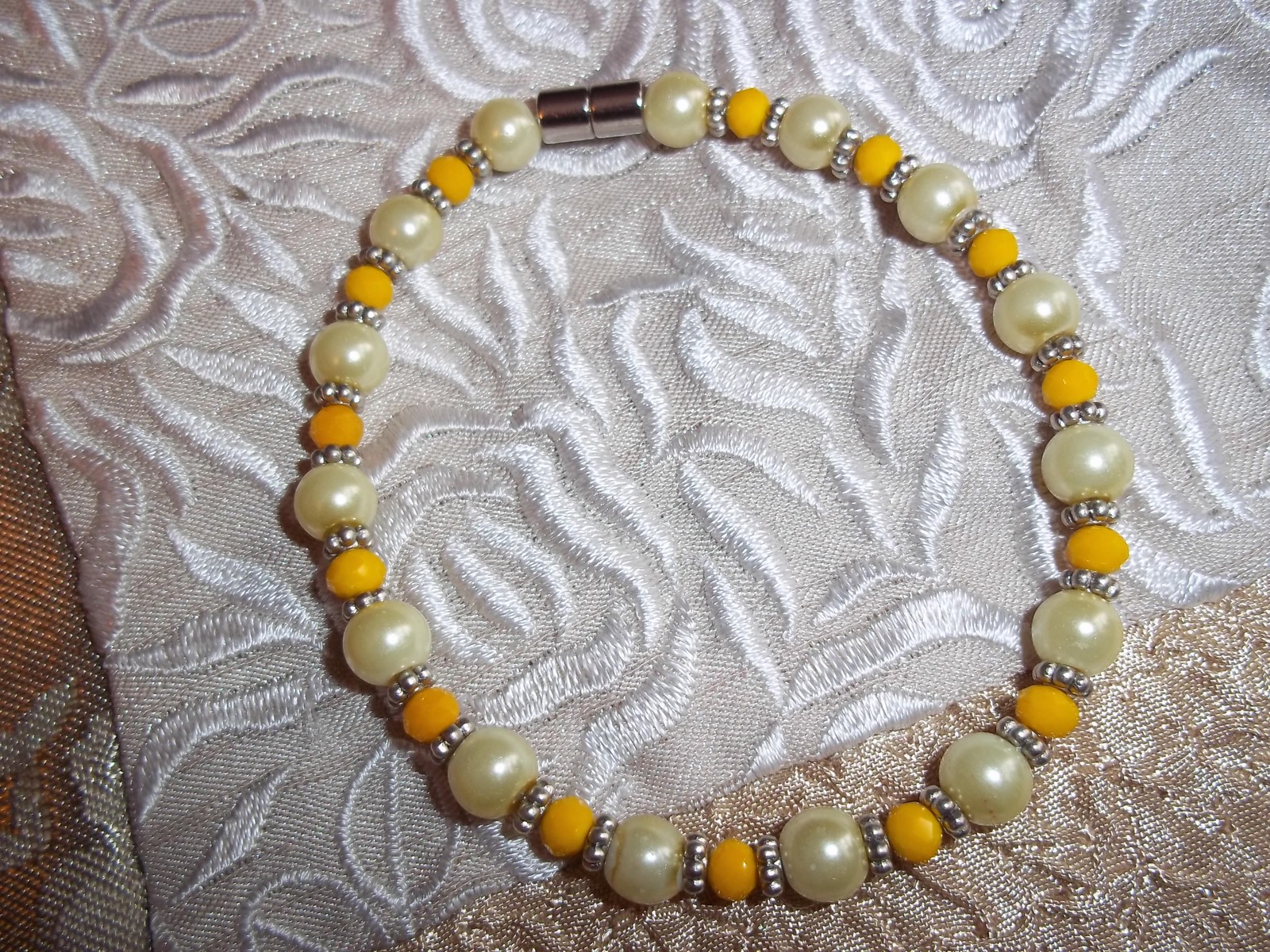 7 1/2 in Lt Yellow PEARL & Yellow CRYSTAL Bead MAGNETIC Clasp Bracelet N-79