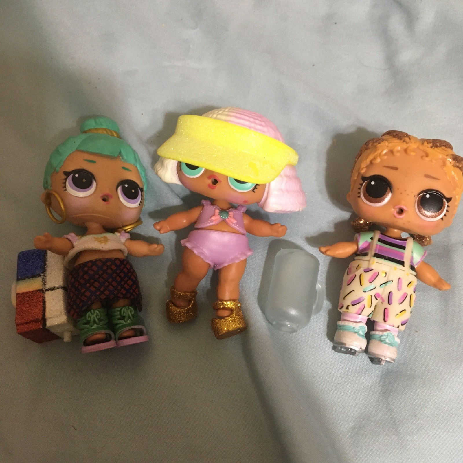 3 L.o.l. Surprise dolls