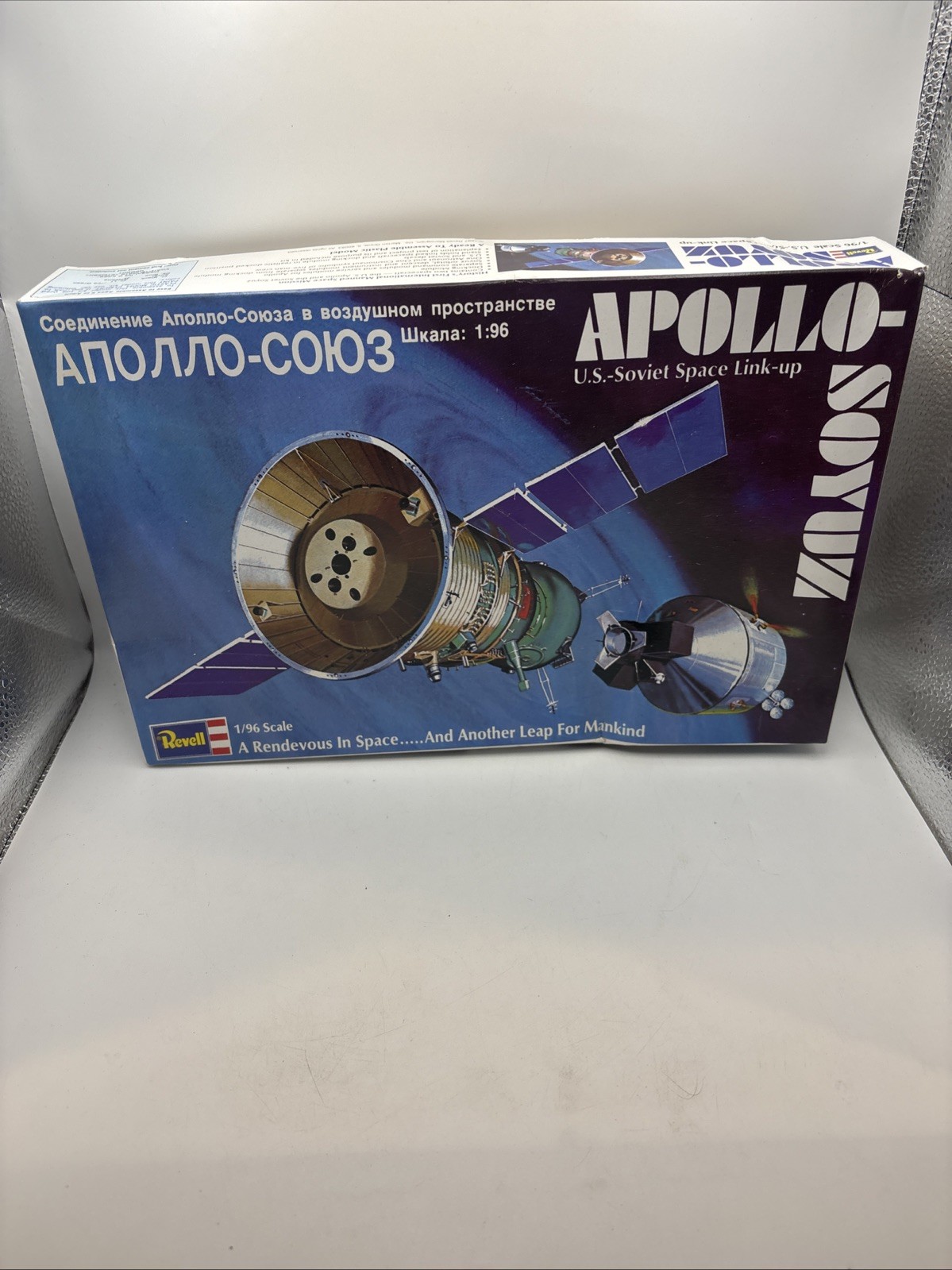 Vtg Revell APOLLO SOYUZ US-Soviet Link Up MODEL KIT 1/96 Scale