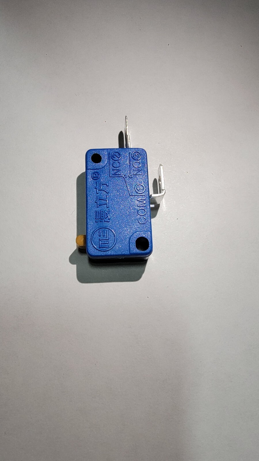 1 brand new micro switch single pin normally open 120 / 240 volt 16 amp