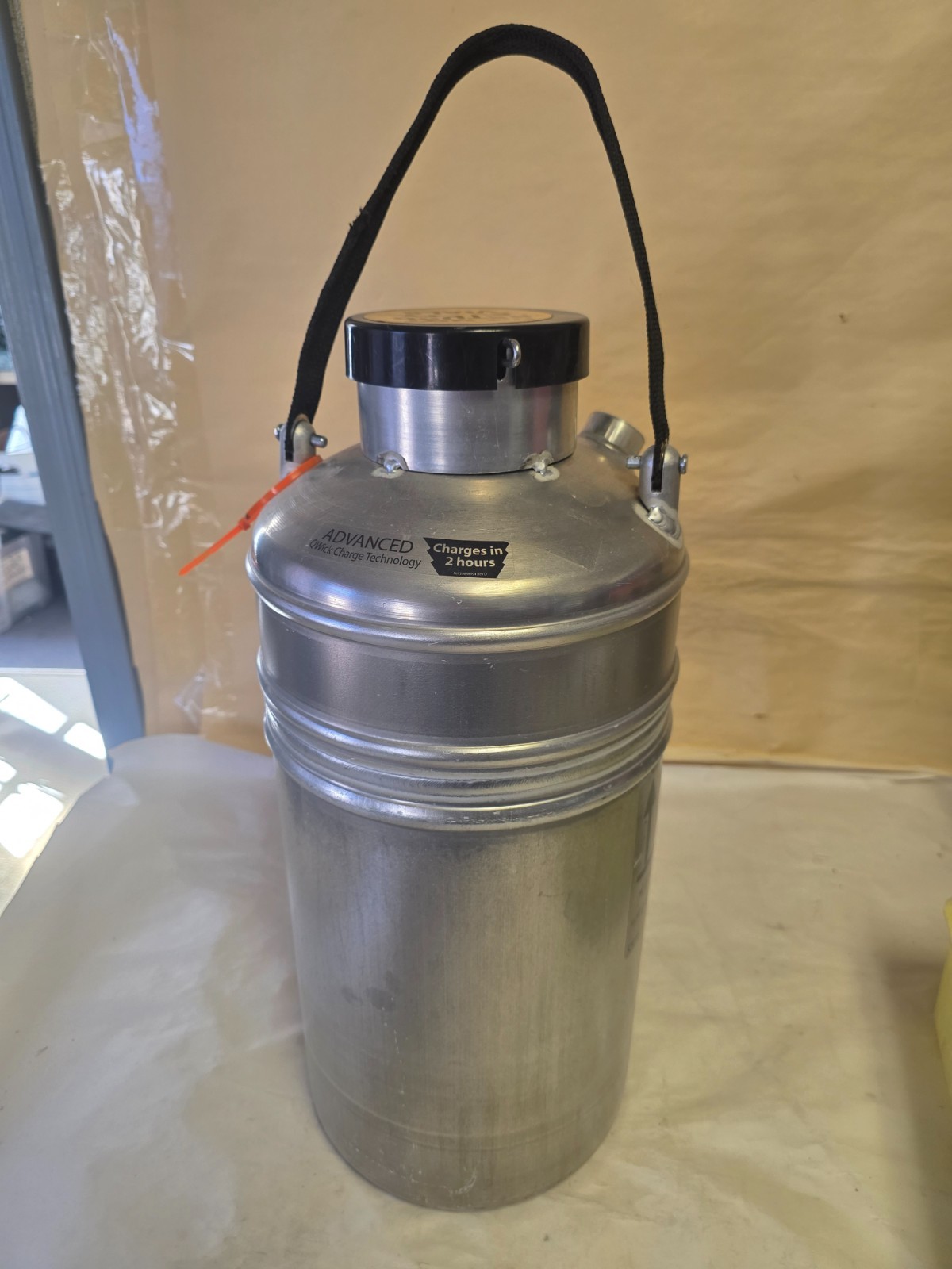 Chart MVE Lab 4.3 Liter Liquid Nitrogen Container w/ Sample Holder and Lid