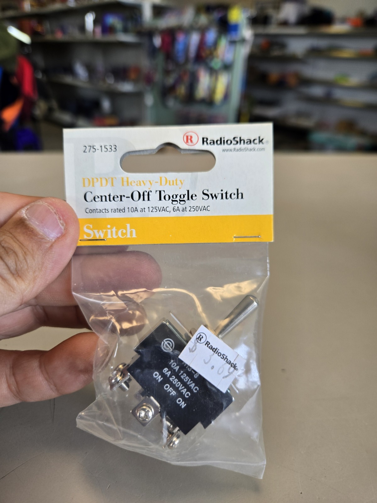 NEW IN BAG Radio Shack 10A 125VAC 6A 250VAC Center-Off Toggle Switch 275-1533