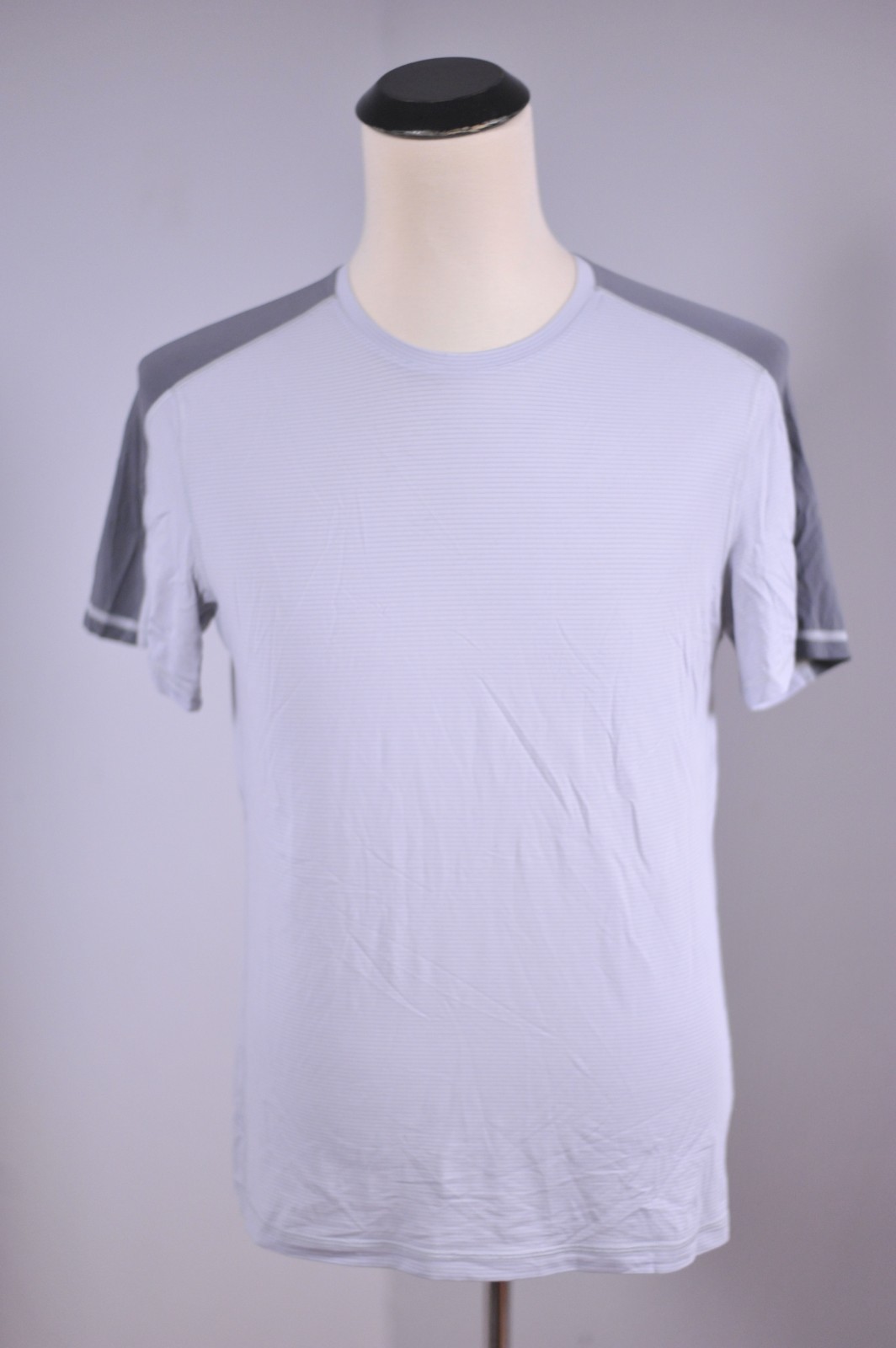 Lululemon Assert Tech Short Sleeve Gray Men’s Medium M