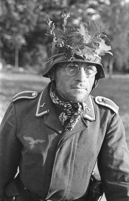 WW2 Photo WWII German Luftwaffe Soldier Camo  World War Two Wehrmacht / 2433