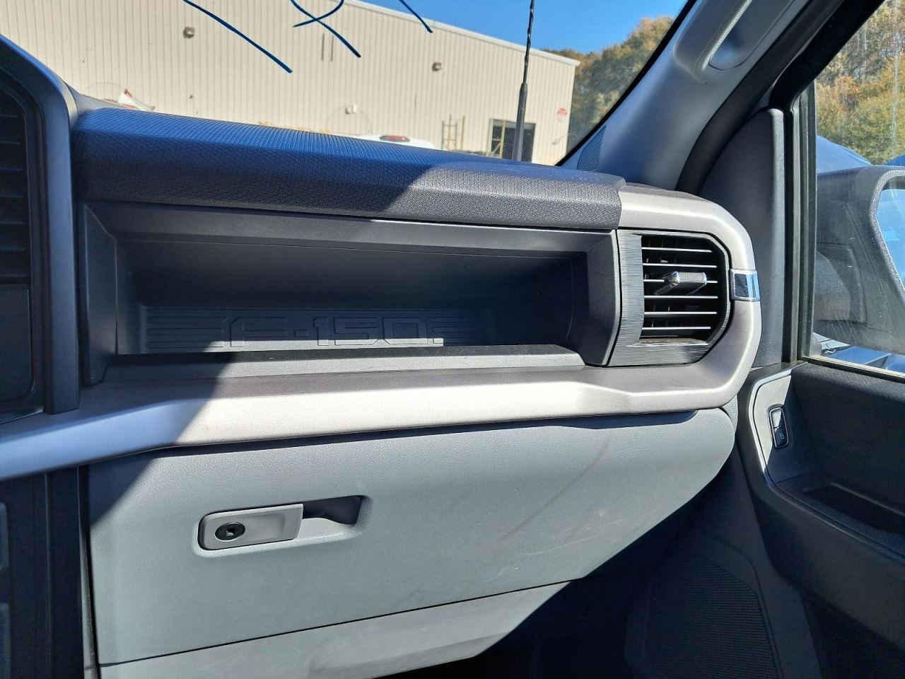 F150      2023 Glove Box 4863811