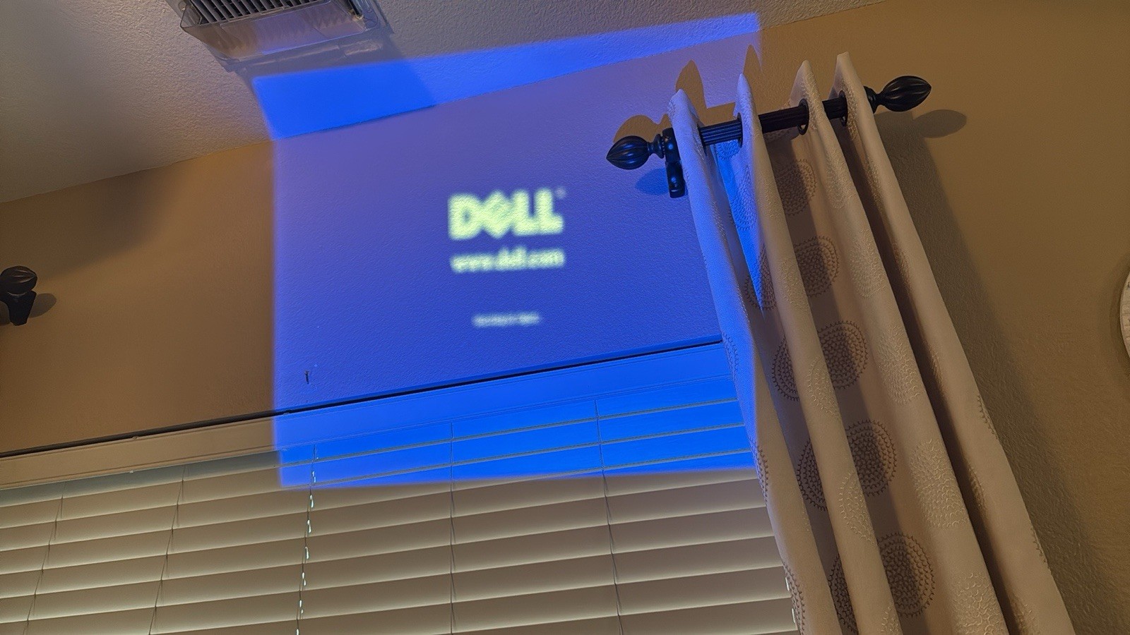 Dell 1800MP DLP Projector w/ Case, Remote & Cables Business / Classroom