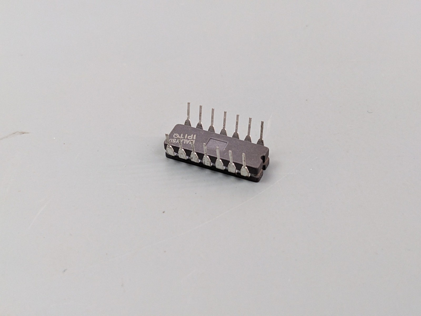 (20) Motorola MC14001BAL Quad 2−Input NOR Gate ICs