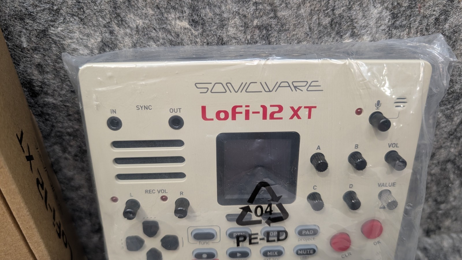 Sonicware Lofi-12 XT Low-res Digitized Sampler- Limited Retro Color 🔥New🔥